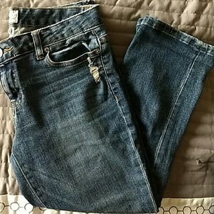 Distressed Aeropostale capri